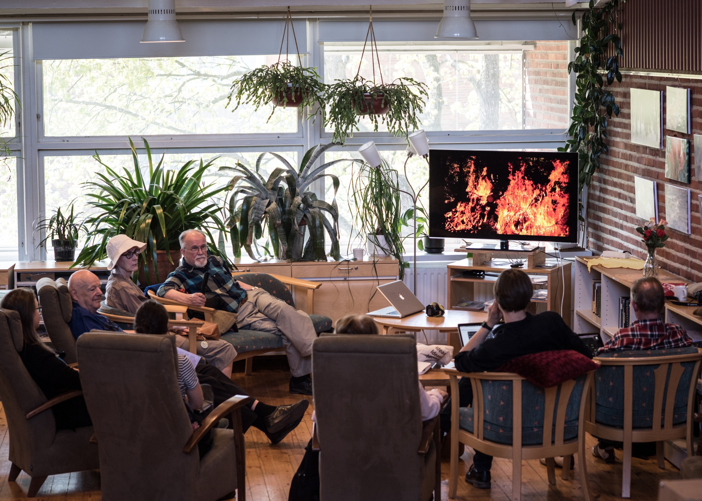 Maunula Atmospheres, La Jetée visiting a photography club at Saunabaari