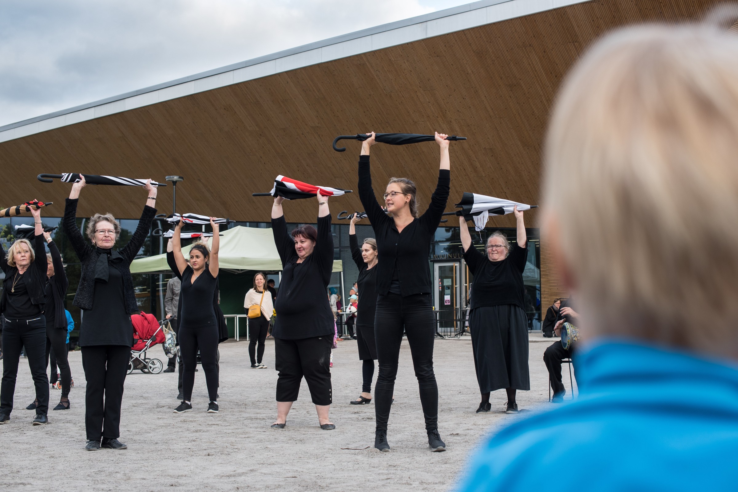 Dance performance with self-made umbrellas