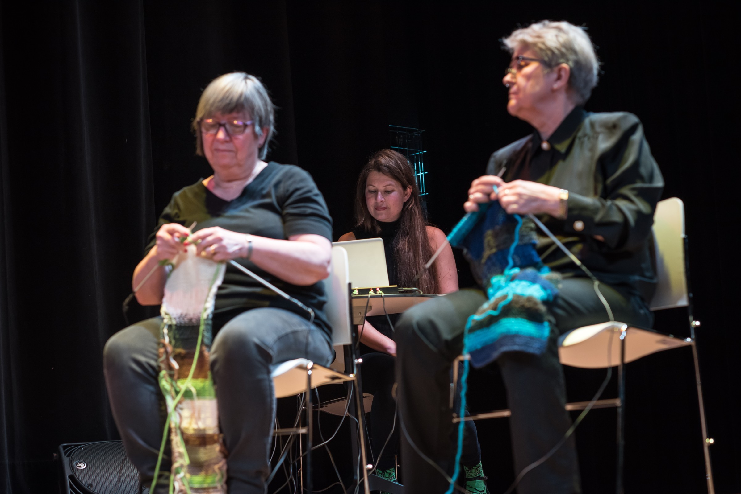 Sounds and Stories Live Performance, Jobina Tinnemans and two knitters on stage