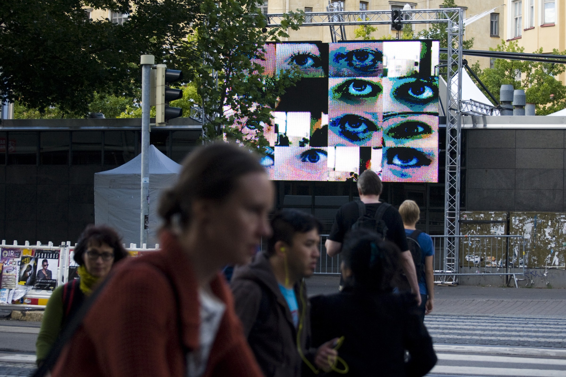 Binoculars to.. from, eyes on public screen