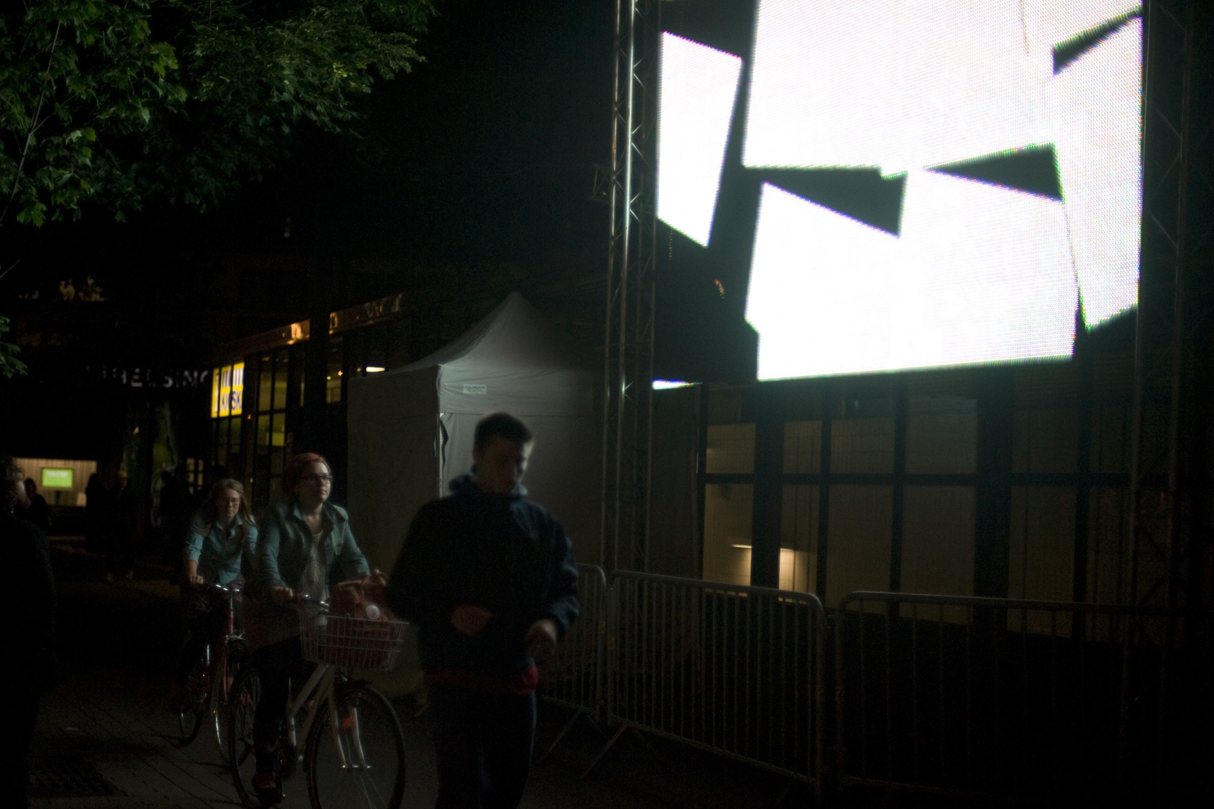 Nordic Outbreak screen with cyclists