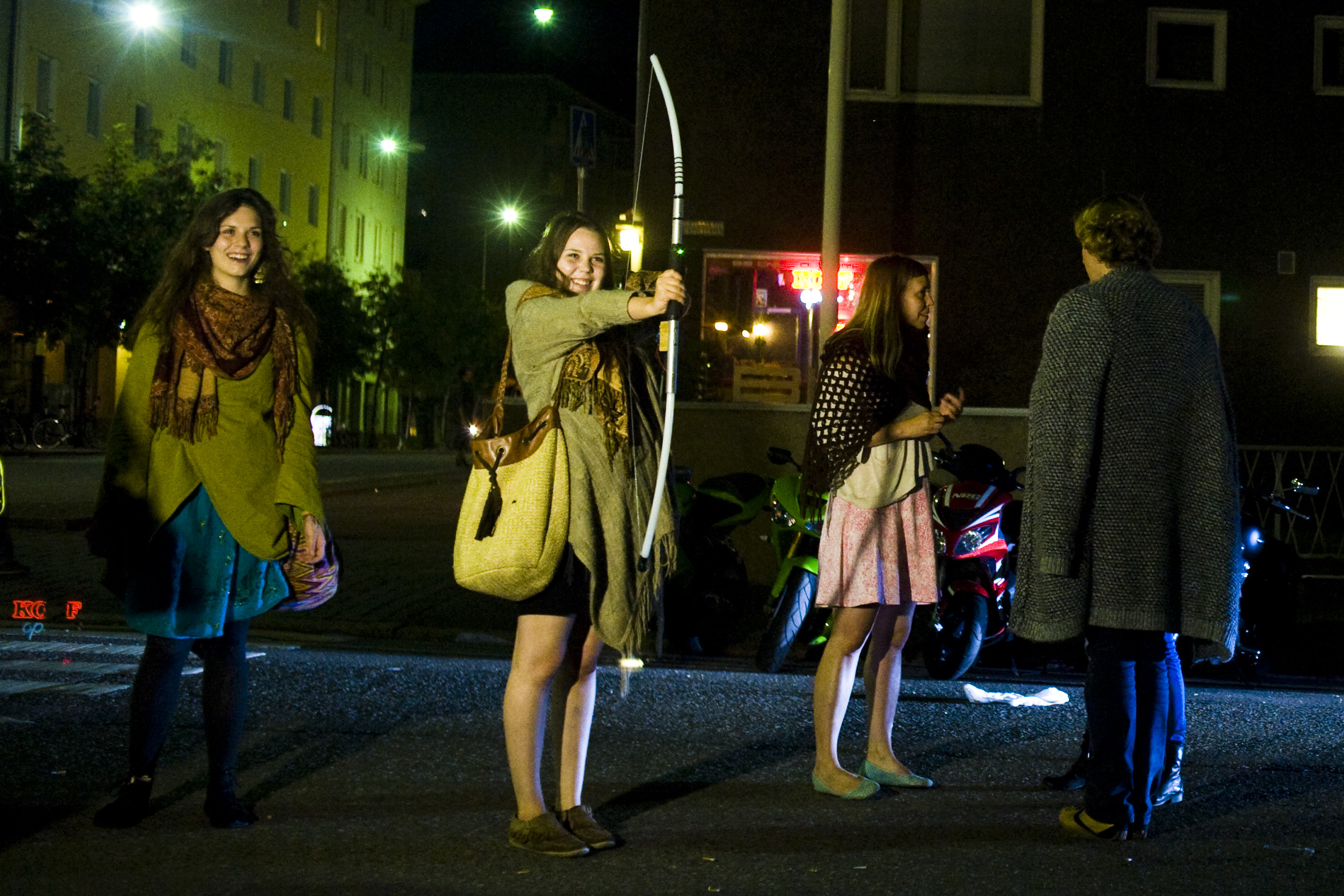 Robin Hood participants shoot