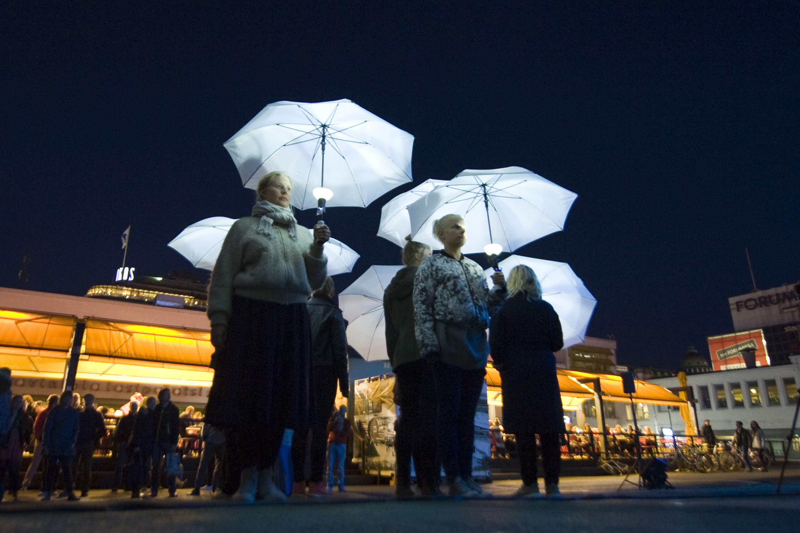 Fish-go-Round performance start, dancers with umbrellas
